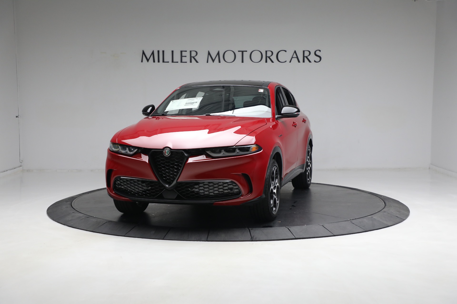 New 2024 Alfa Romeo Tonale Veloce for sale $52,790 at McLaren Greenwich in Greenwich CT 06830 1