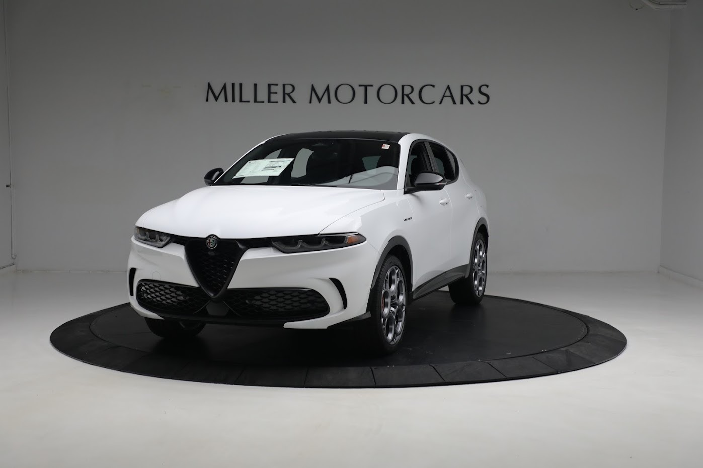 New 2024 Alfa Romeo Tonale Veloce for sale $55,290 at McLaren Greenwich in Greenwich CT 06830 1