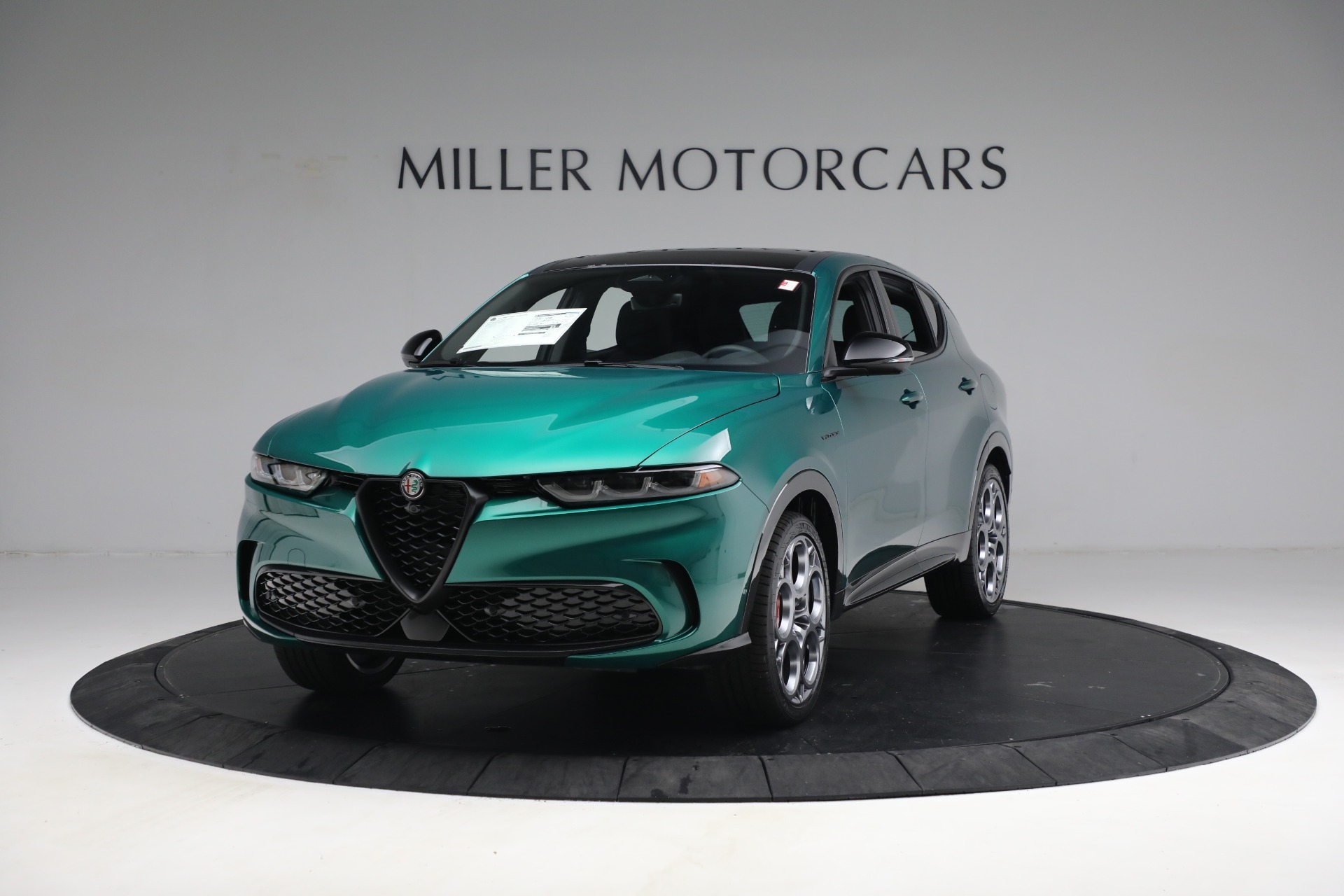 New 2024 Alfa Romeo Tonale Veloce for sale $57,490 at McLaren Greenwich in Greenwich CT 06830 1
