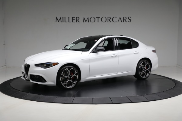 New 2024 Alfa Romeo Giulia Veloce for sale $54,285 at McLaren Greenwich in Greenwich CT 06830 1