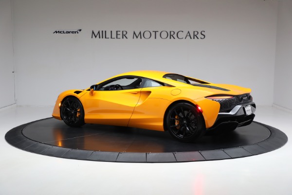 New 2024 McLaren Artura for sale $276,833 at McLaren Greenwich in Greenwich CT 06830 4