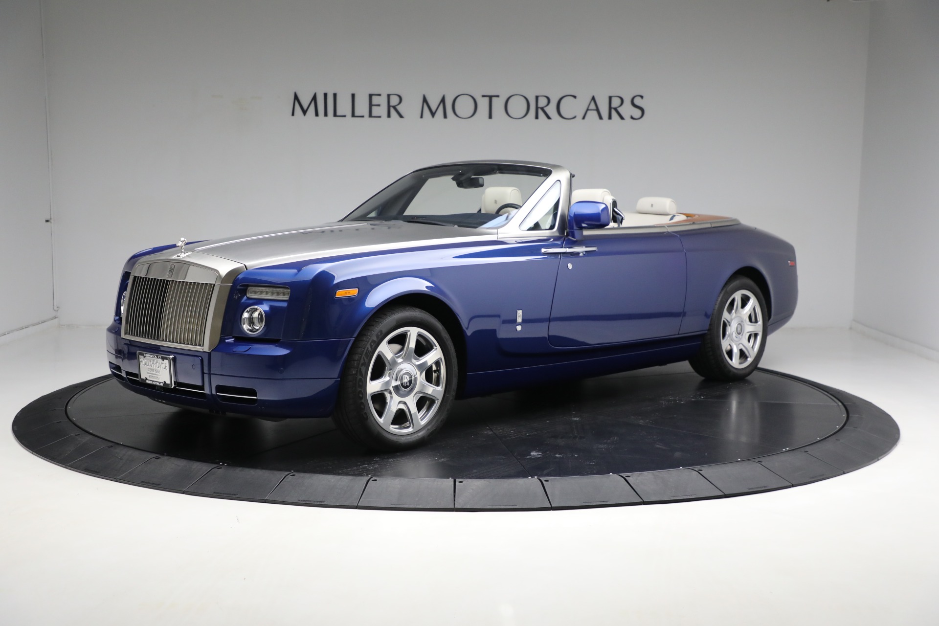 Used 2010 Rolls-Royce Phantom Drophead Coupe for sale $199,900 at McLaren Greenwich in Greenwich CT 06830 1