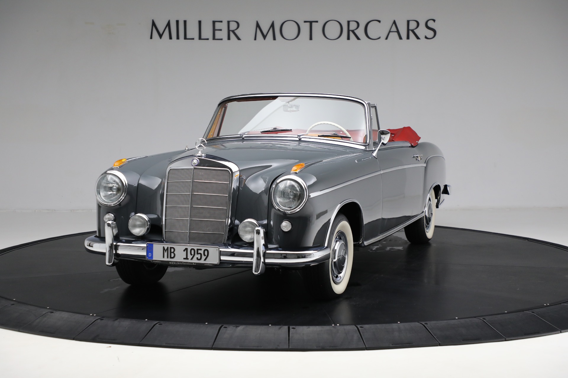 Used 1959 Mercedes-Benz 220 S Ponton Cabriolet for sale $189,900 at McLaren Greenwich in Greenwich CT 06830 1