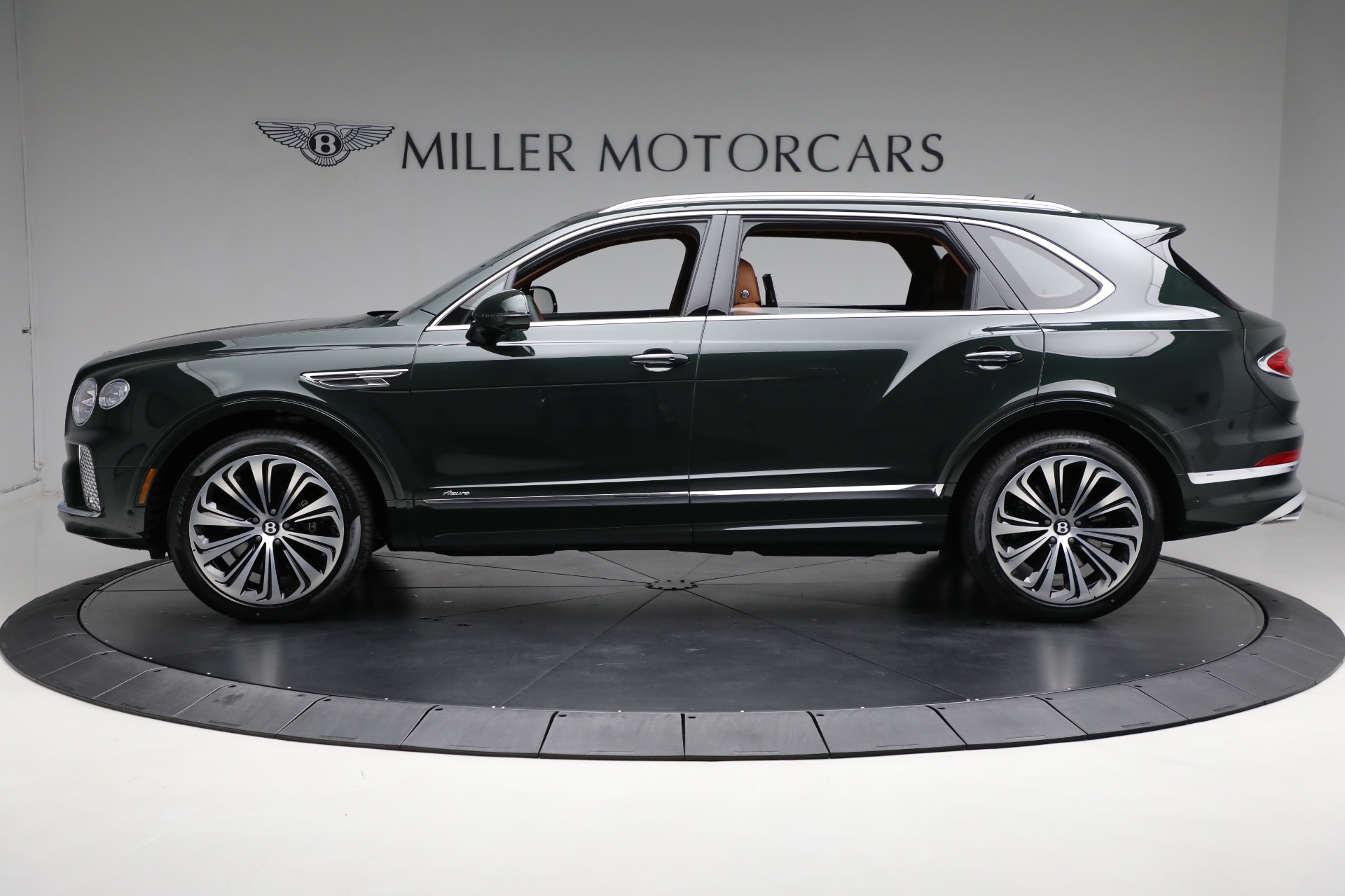 2024モデル 新品未使用 BENTL TRANSFER サイズM New 2024 Bentley Bentayga EWB Azure V8 For Sale (Special Pricing