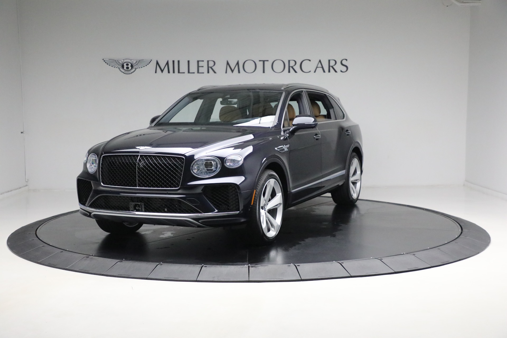 New 2024 Bentley Bentayga EWB V8 for sale $271,585 at McLaren Greenwich in Greenwich CT 06830 1