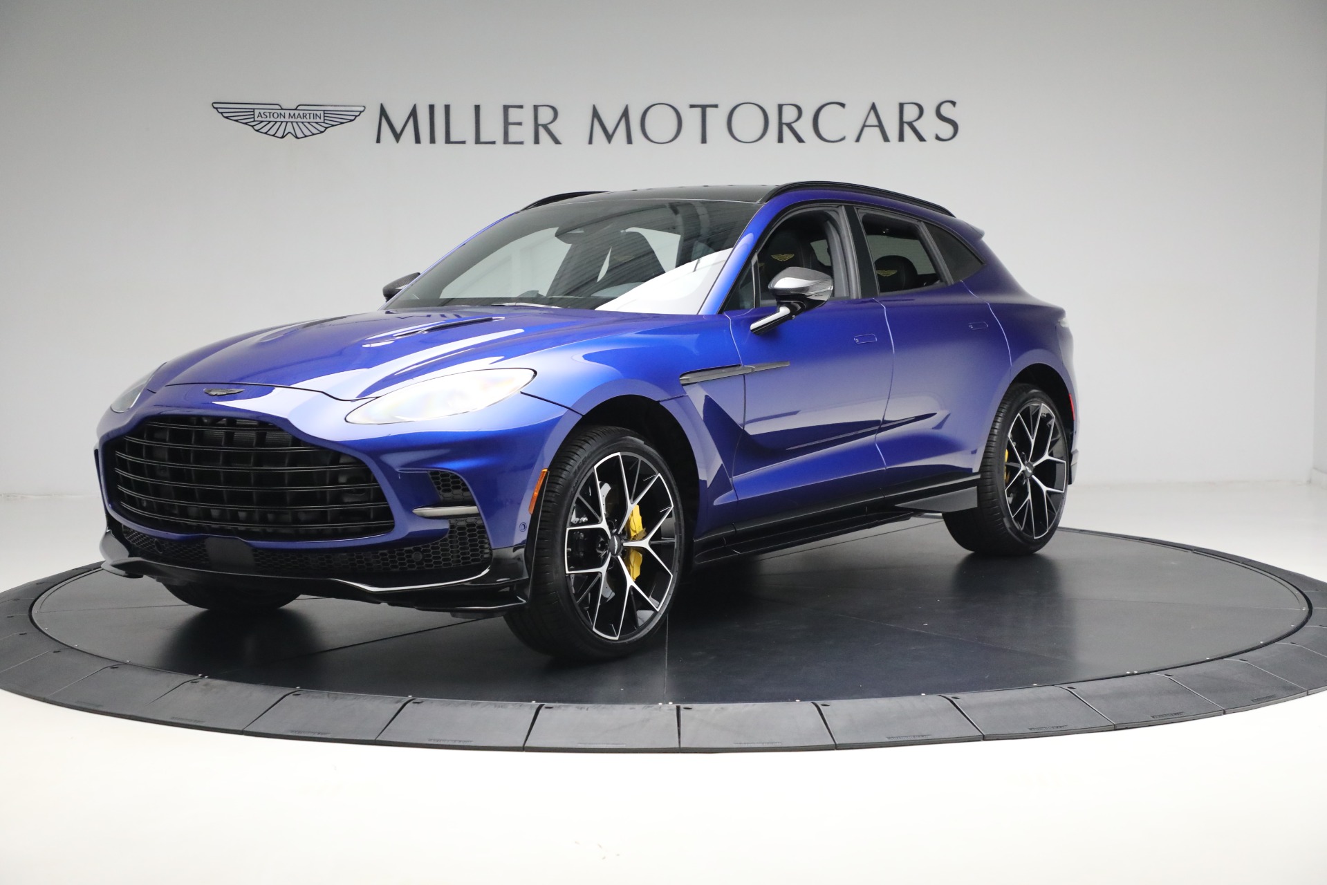 New 2025 Aston Martin DBX707 707 for sale $329,700 at McLaren Greenwich in Greenwich CT 06830 1