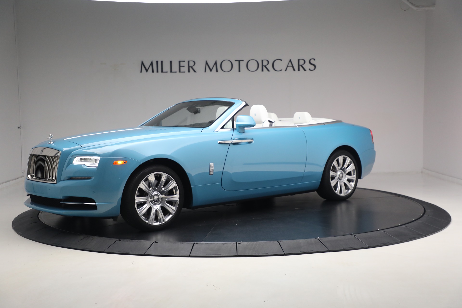 Used 2018 Rolls-Royce Dawn for sale Sold at McLaren Greenwich in Greenwich CT 06830 1