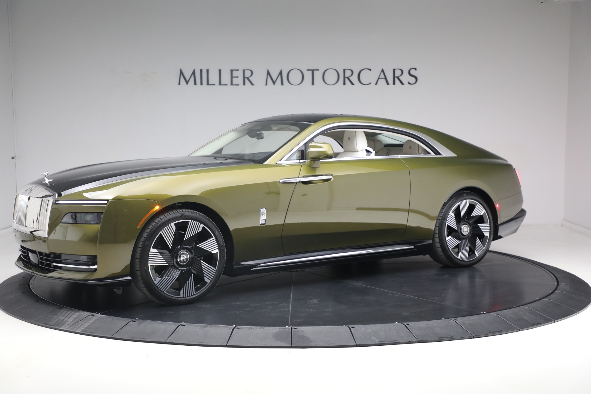Used 2025 Rolls-Royce Spectre for sale $409,900 at McLaren Greenwich in Greenwich CT 06830 1