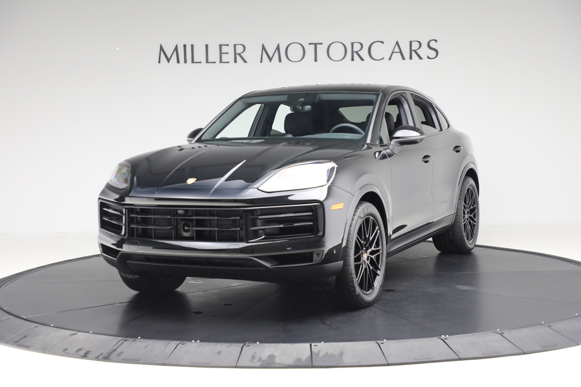 Used 2025 Porsche Cayenne Coupe for sale $93,900 at McLaren Greenwich in Greenwich CT 06830 1