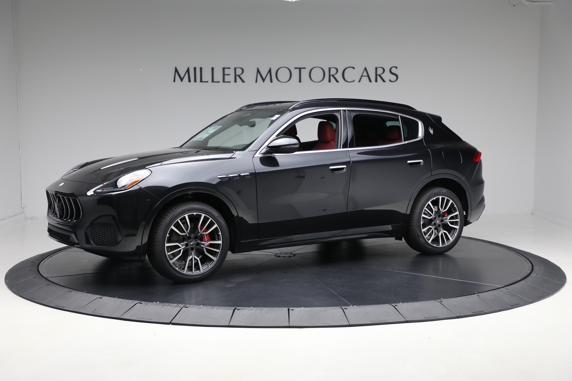 New 2025 Maserati Grecale for sale $83,405 at McLaren Greenwich in Greenwich CT 06830 1