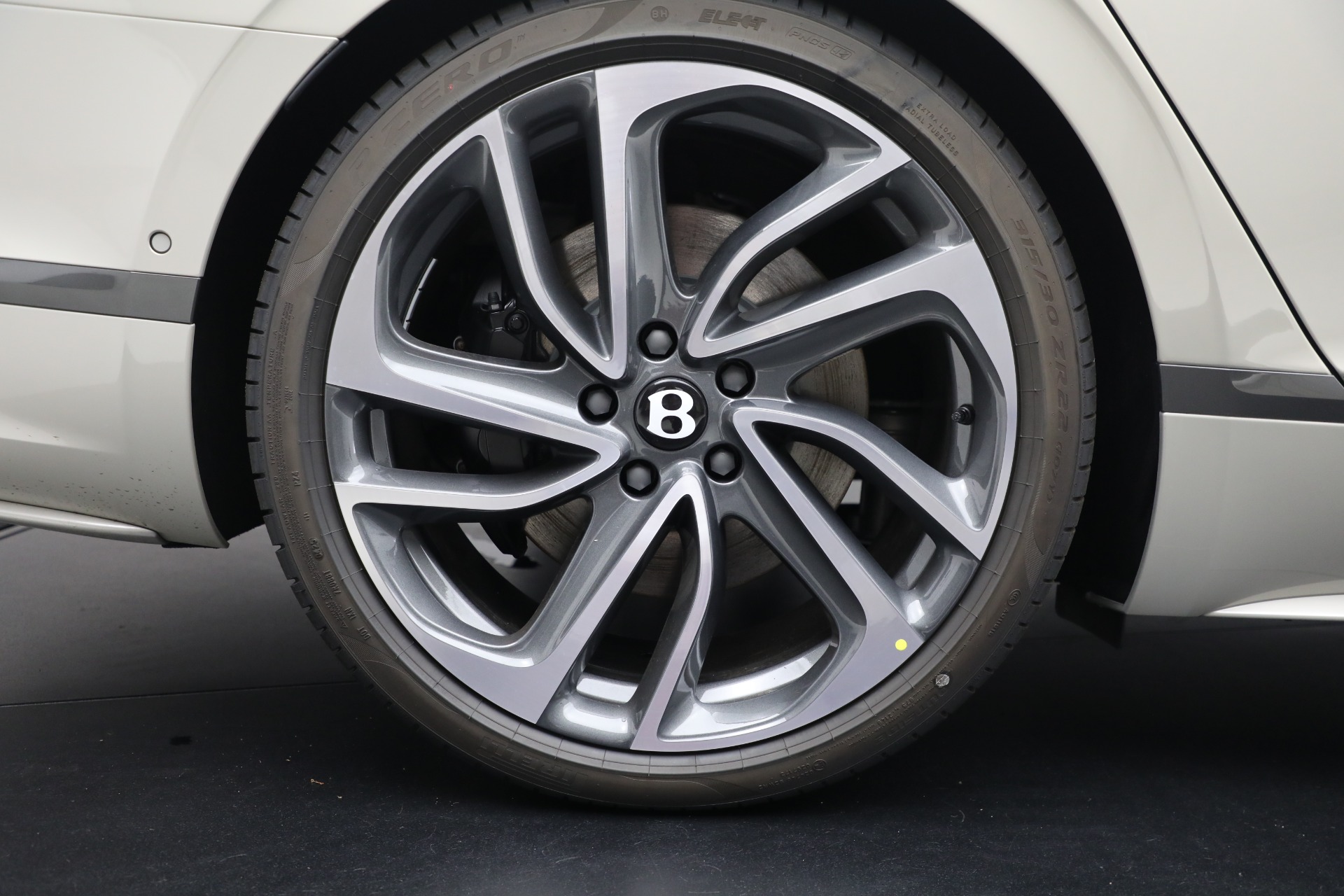 2025 Bentley Flying Spur Speed - Photo 16