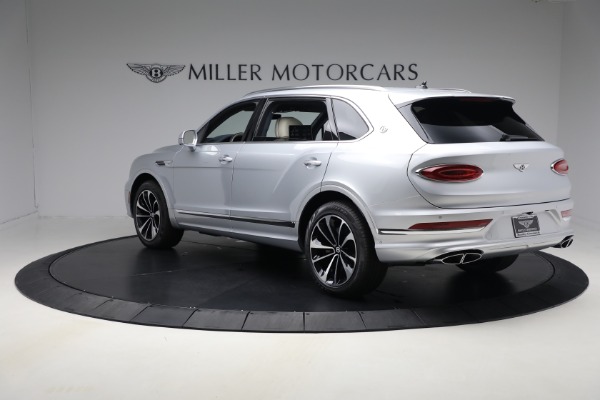 New 2025 Bentley Bentayga EWB V8 for sale $262,915 at McLaren Greenwich in Greenwich CT 06830 3