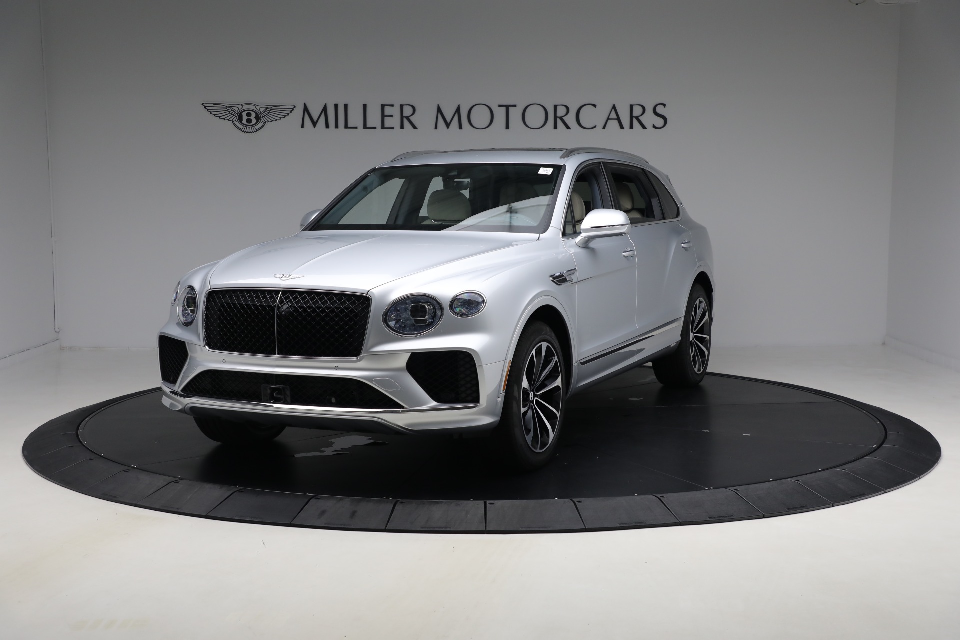 New 2025 Bentley Bentayga EWB V8 for sale $262,915 at McLaren Greenwich in Greenwich CT 06830 1