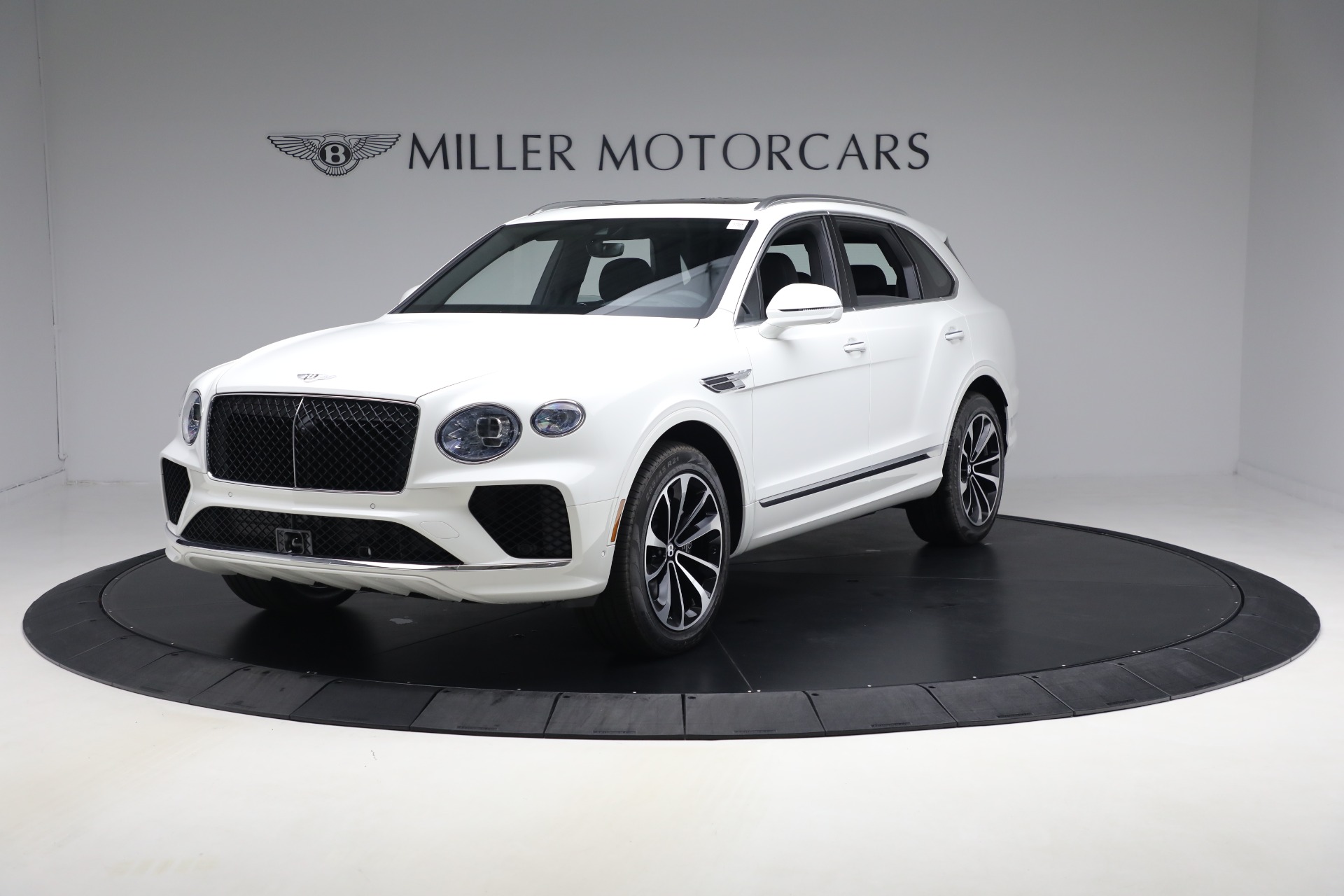 New 2025 Bentley Bentayga V8 for sale $199,900 at McLaren Greenwich in Greenwich CT 06830 1
