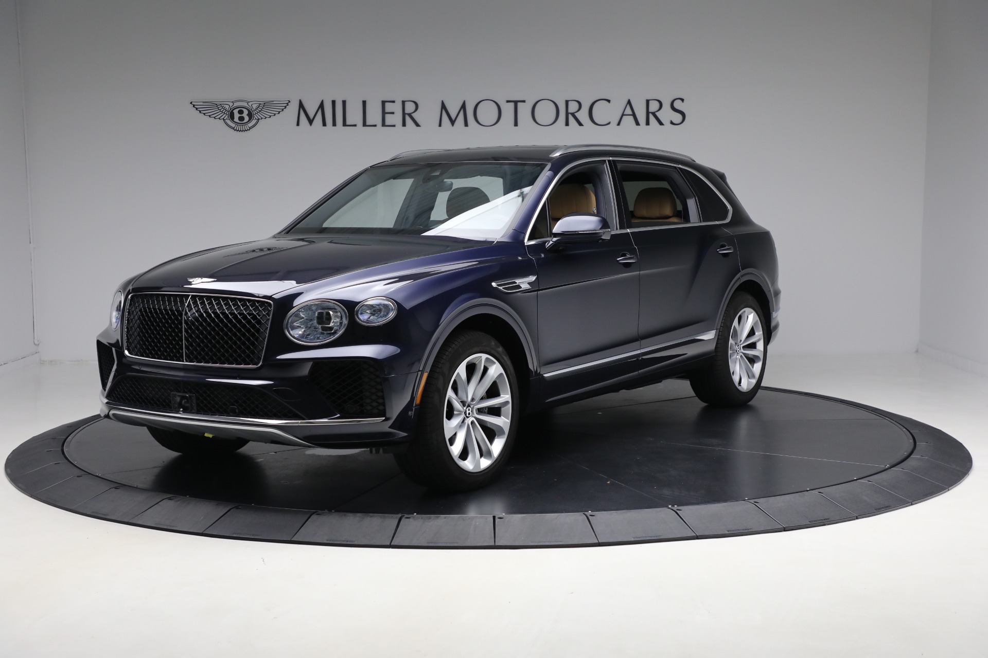 Used 2024 Bentley Bentayga EWB V8 for sale $204,900 at McLaren Greenwich in Greenwich CT 06830 1