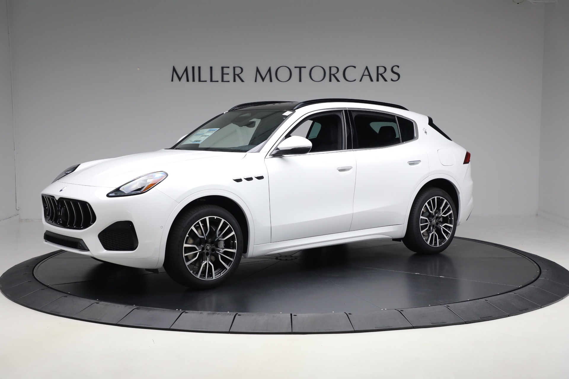 Used 2025 Maserati Grecale for sale $57,550 at McLaren Greenwich in Greenwich CT 06830 1