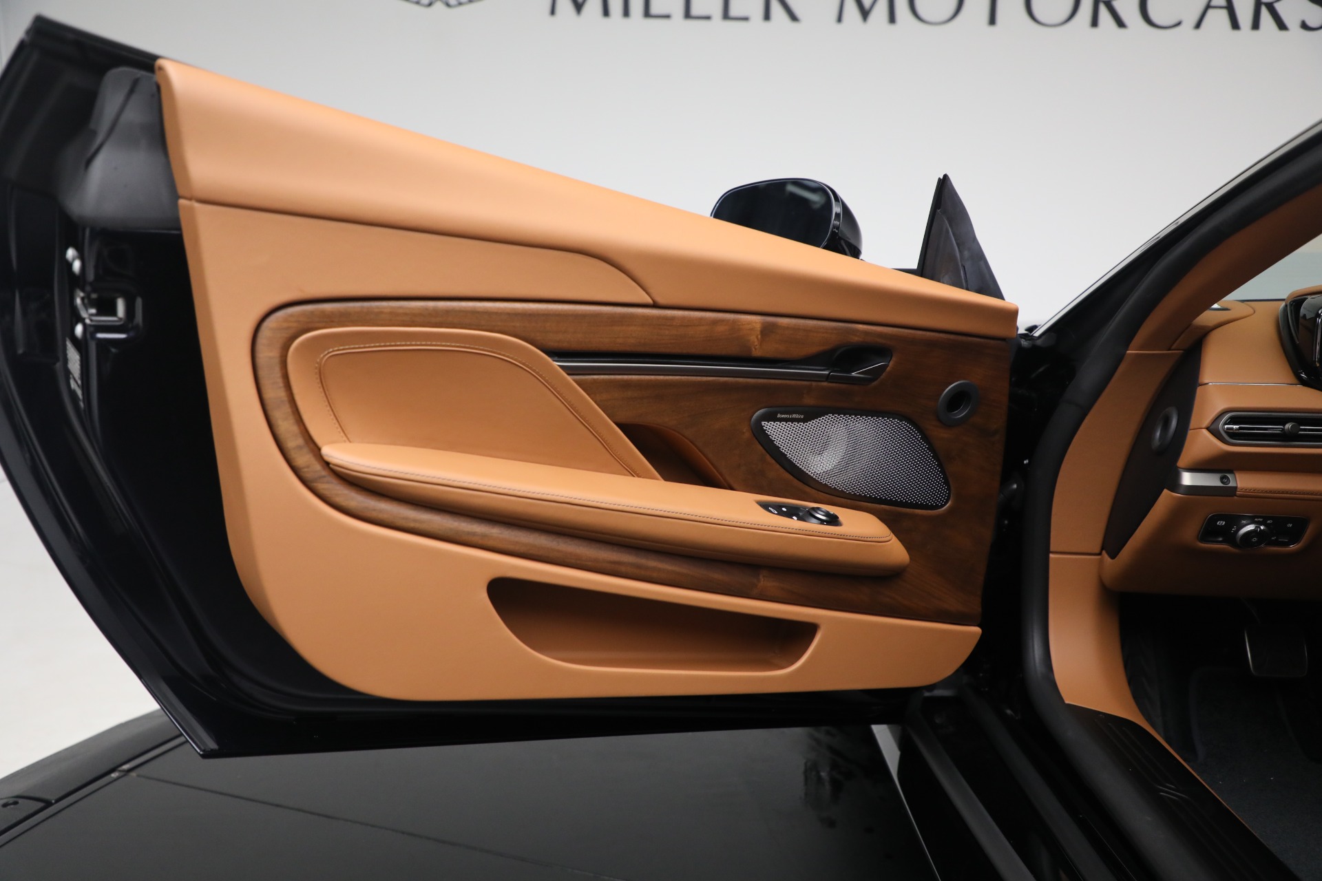 2026 Aston Martin Vanquish Base - Photo 13