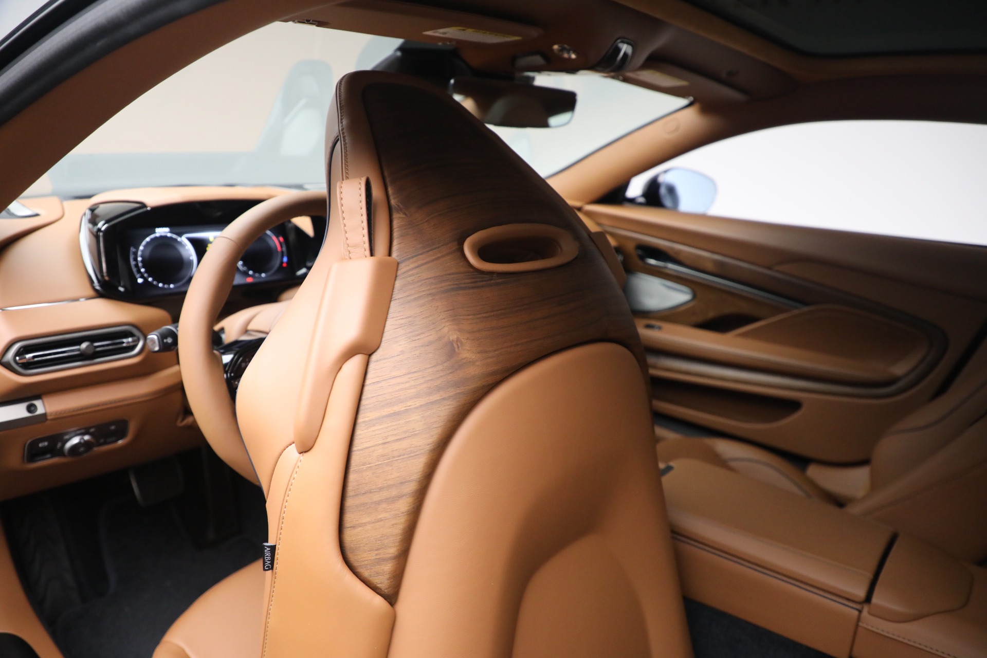 2026 Aston Martin Vanquish Base - Photo 17