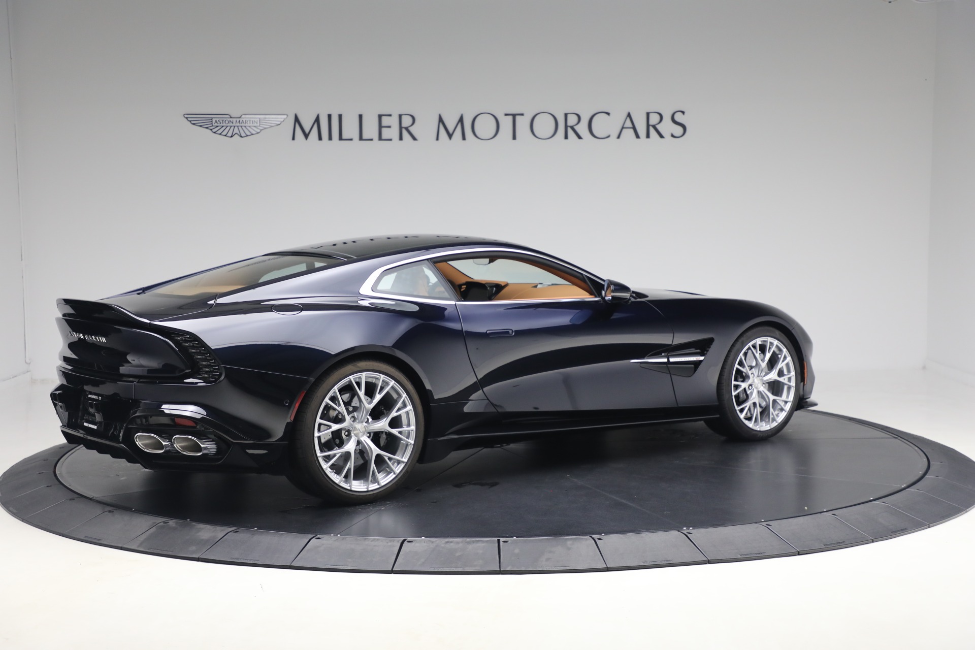 2026 Aston Martin Vanquish Base - Photo 8