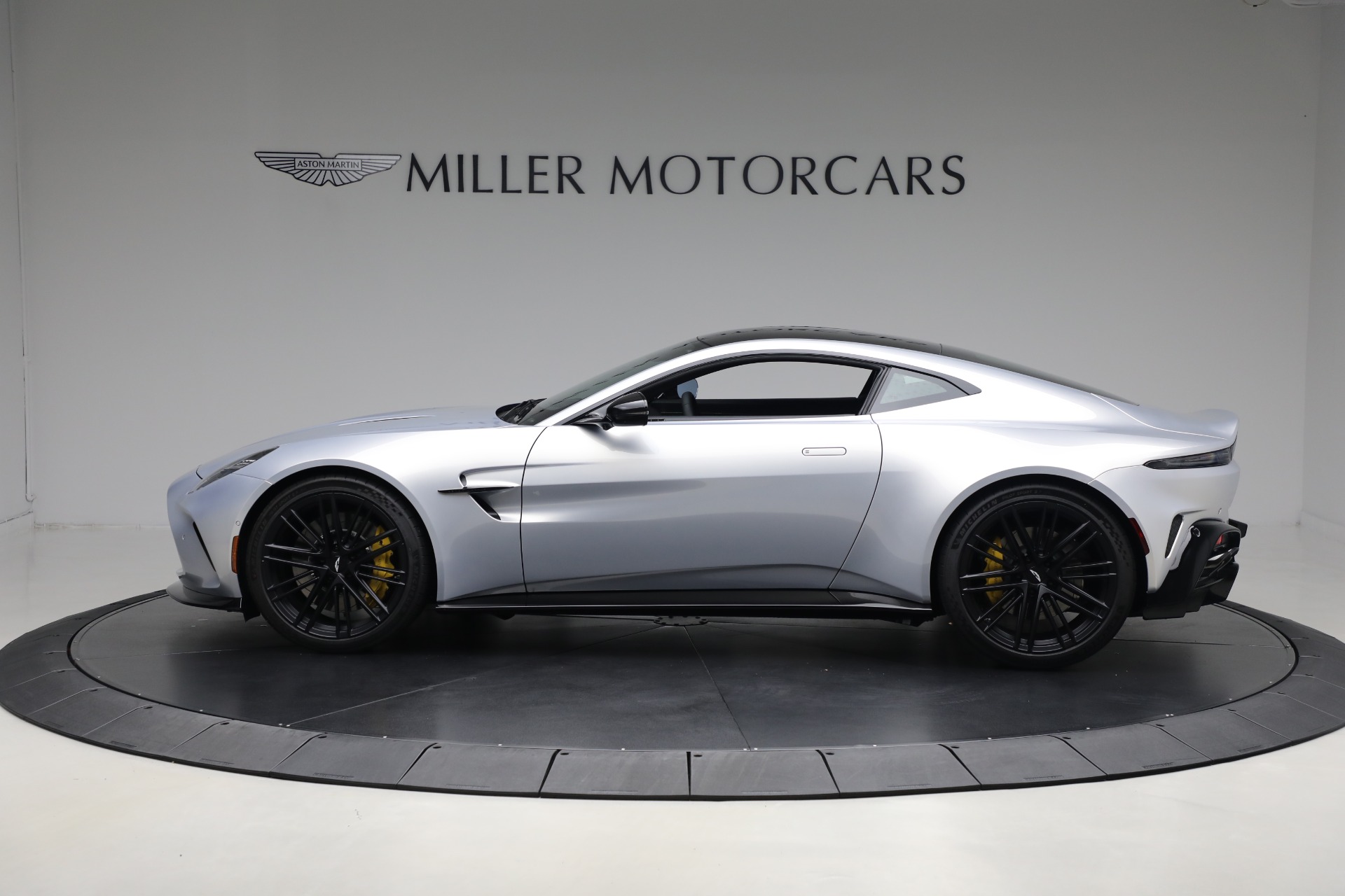 Aston 3　その他オマケ New 2026 Aston Martin Vantage For Sale (Special Pricing) | McLaren