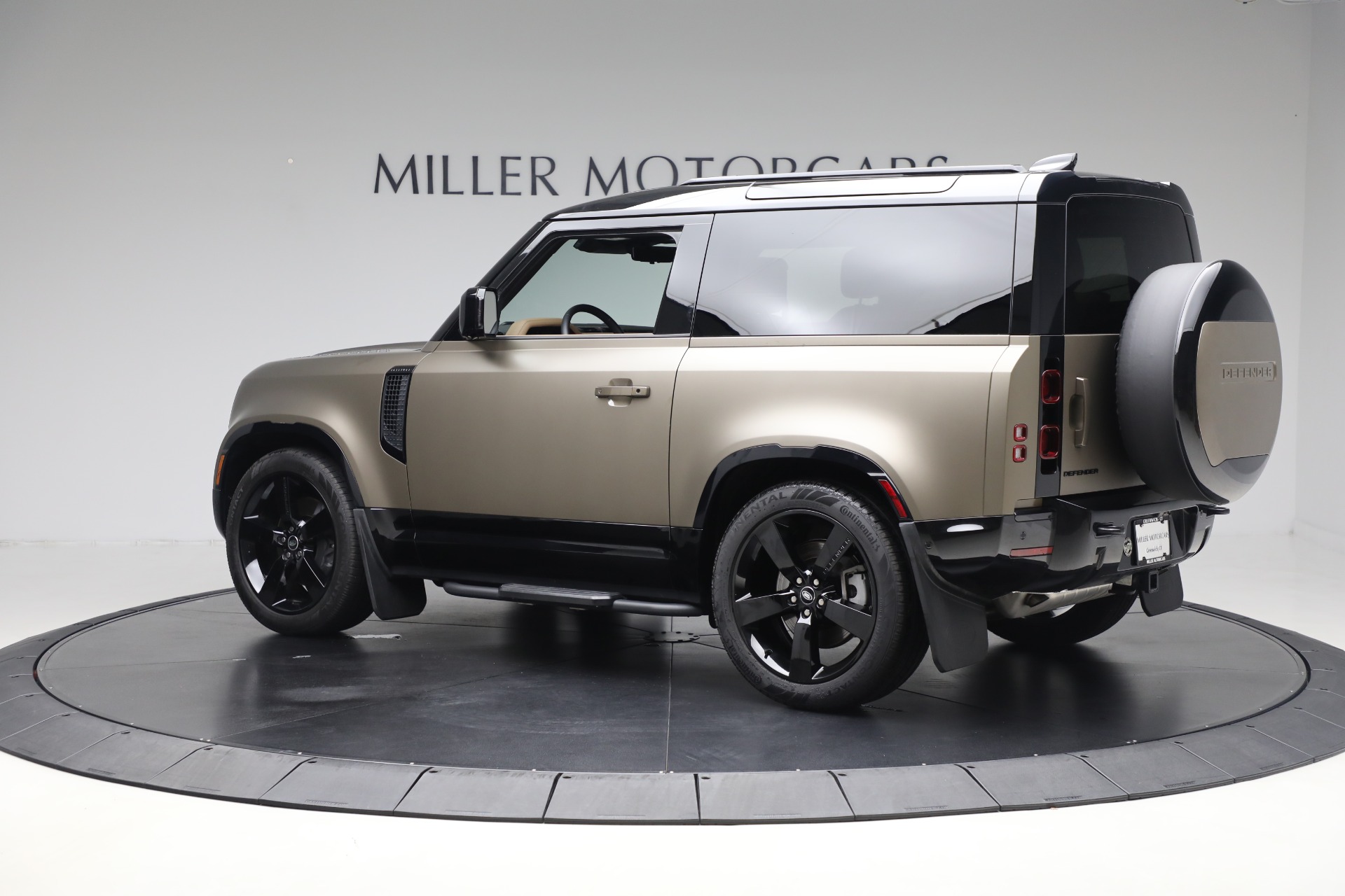 Pre-Owned 2025 Land Rover Defender 90 P400 X-Dynamic SE For Sale