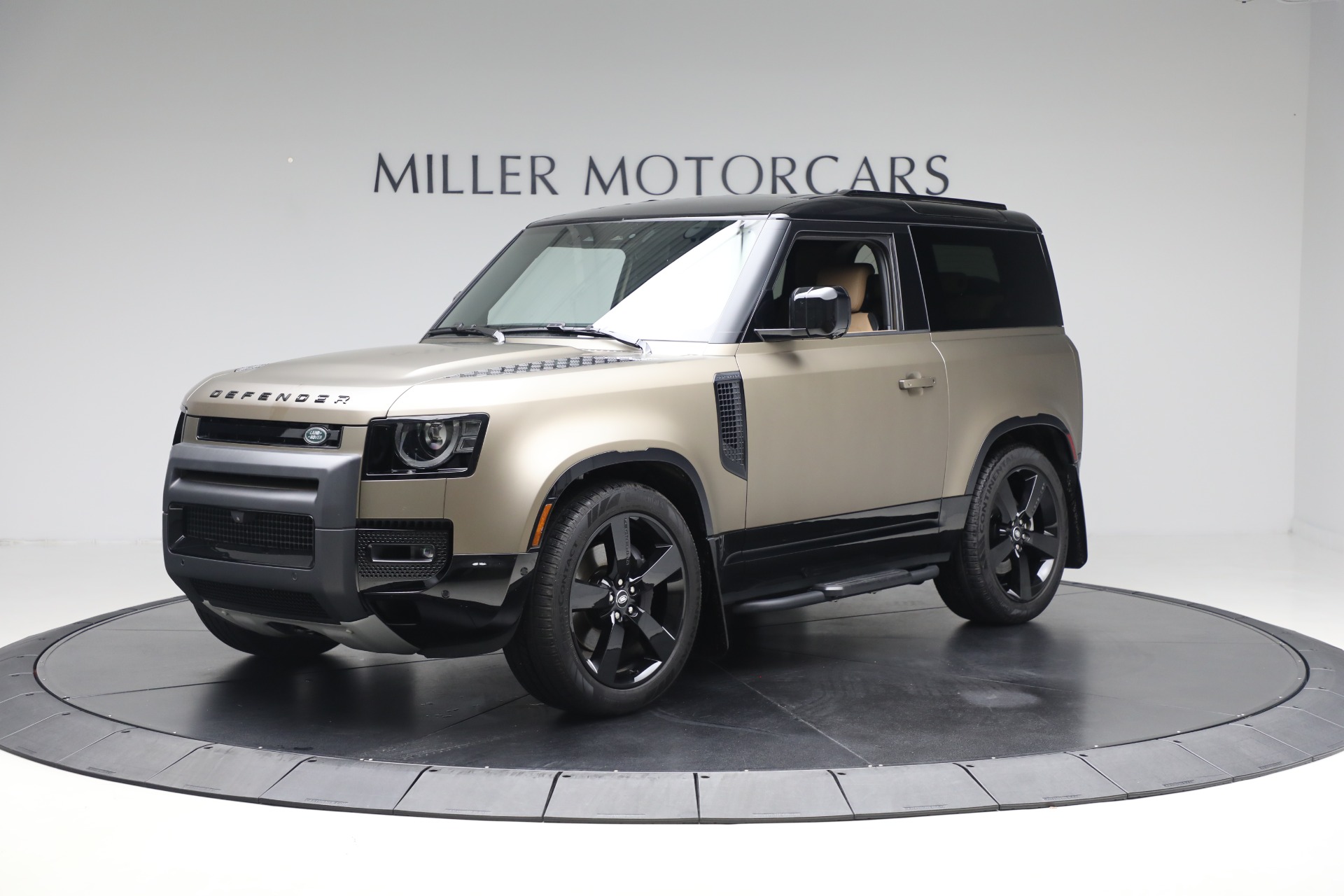 Used 2025 Land Rover Defender 90 P400 X-Dynamic SE for sale Sold at McLaren Greenwich in Greenwich CT 06830 1