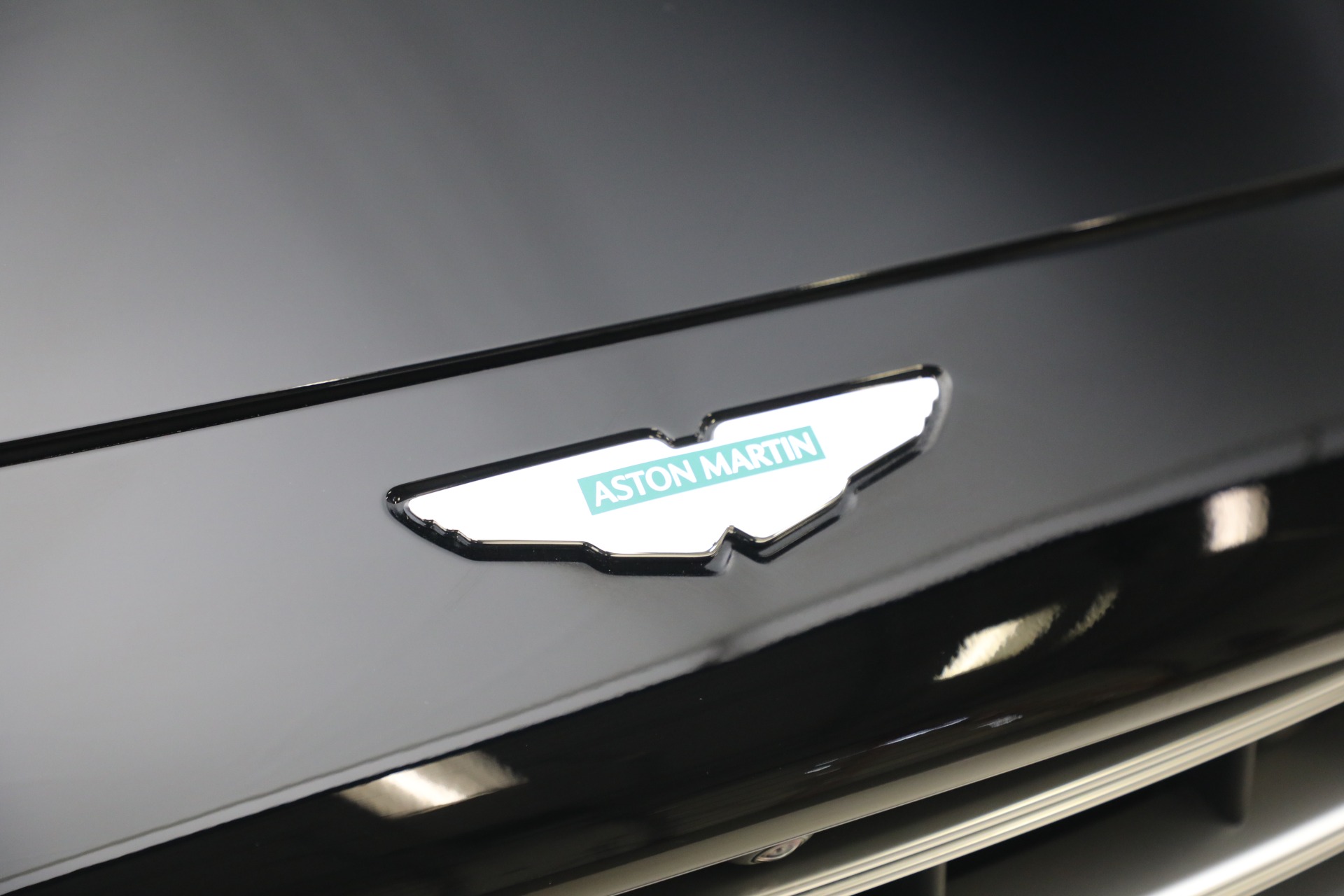 2026 Aston Martin DBX 707 - Photo 13