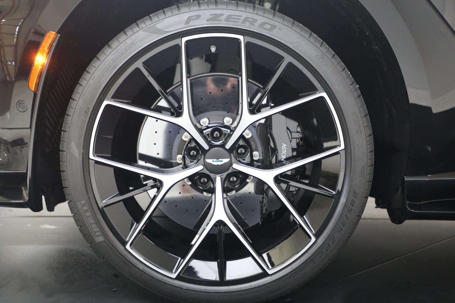 2026 Aston Martin DBX 707 - Photo 15