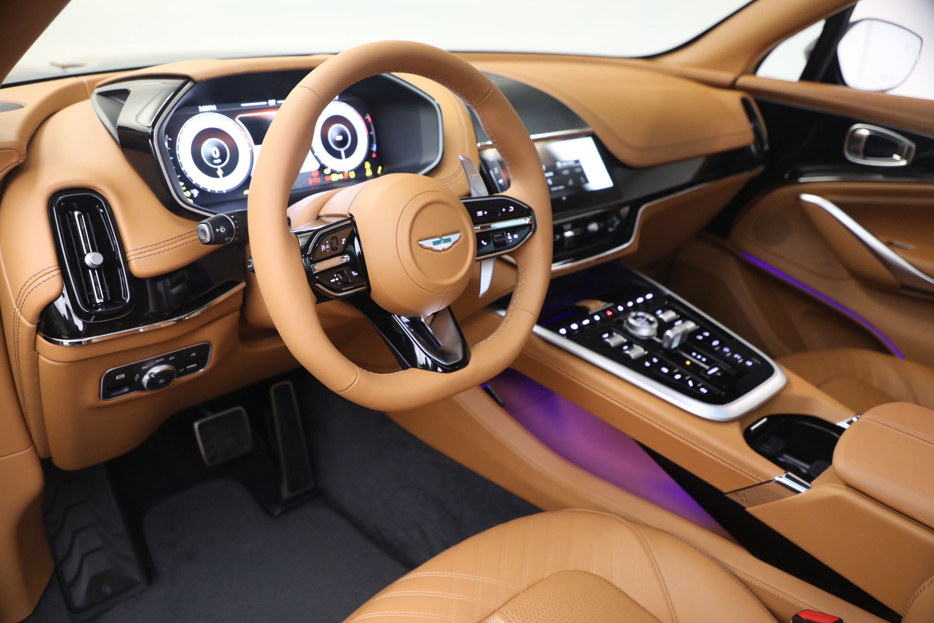 2026 Aston Martin DBX 707 - Photo 17