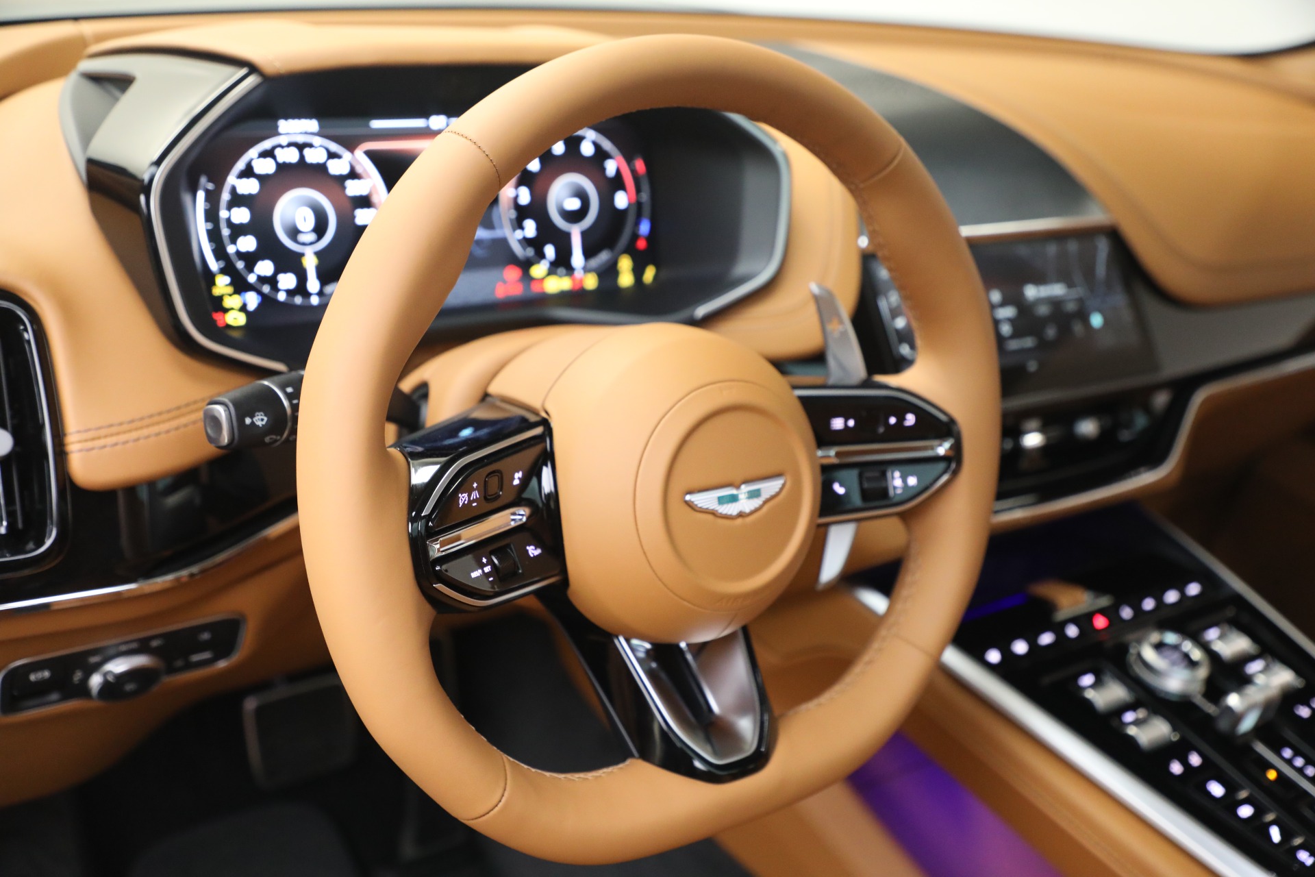 2026 Aston Martin DBX 707 - Photo 19