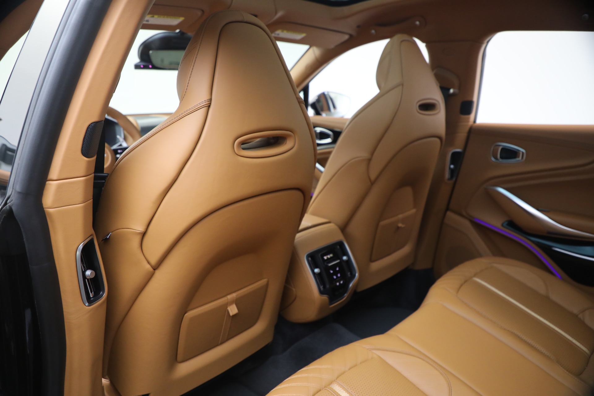 2026 Aston Martin DBX 707 - Photo 25