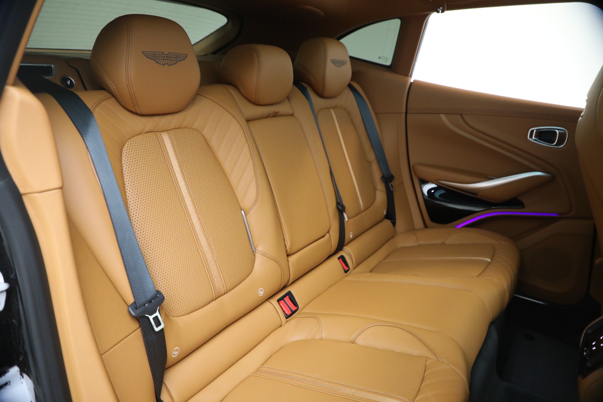 2026 Aston Martin DBX 707 - Photo 27
