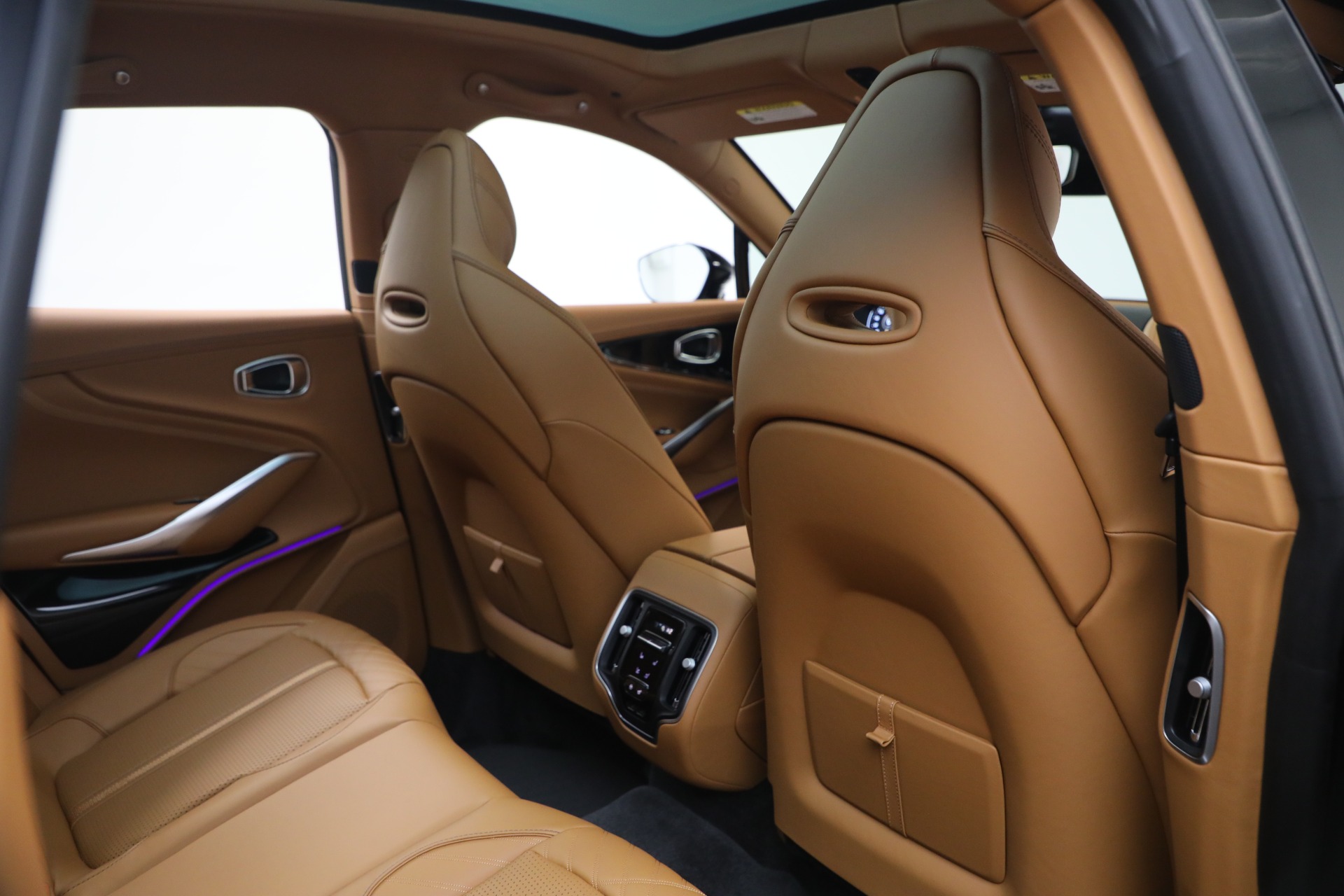 2026 Aston Martin DBX 707 - Photo 28