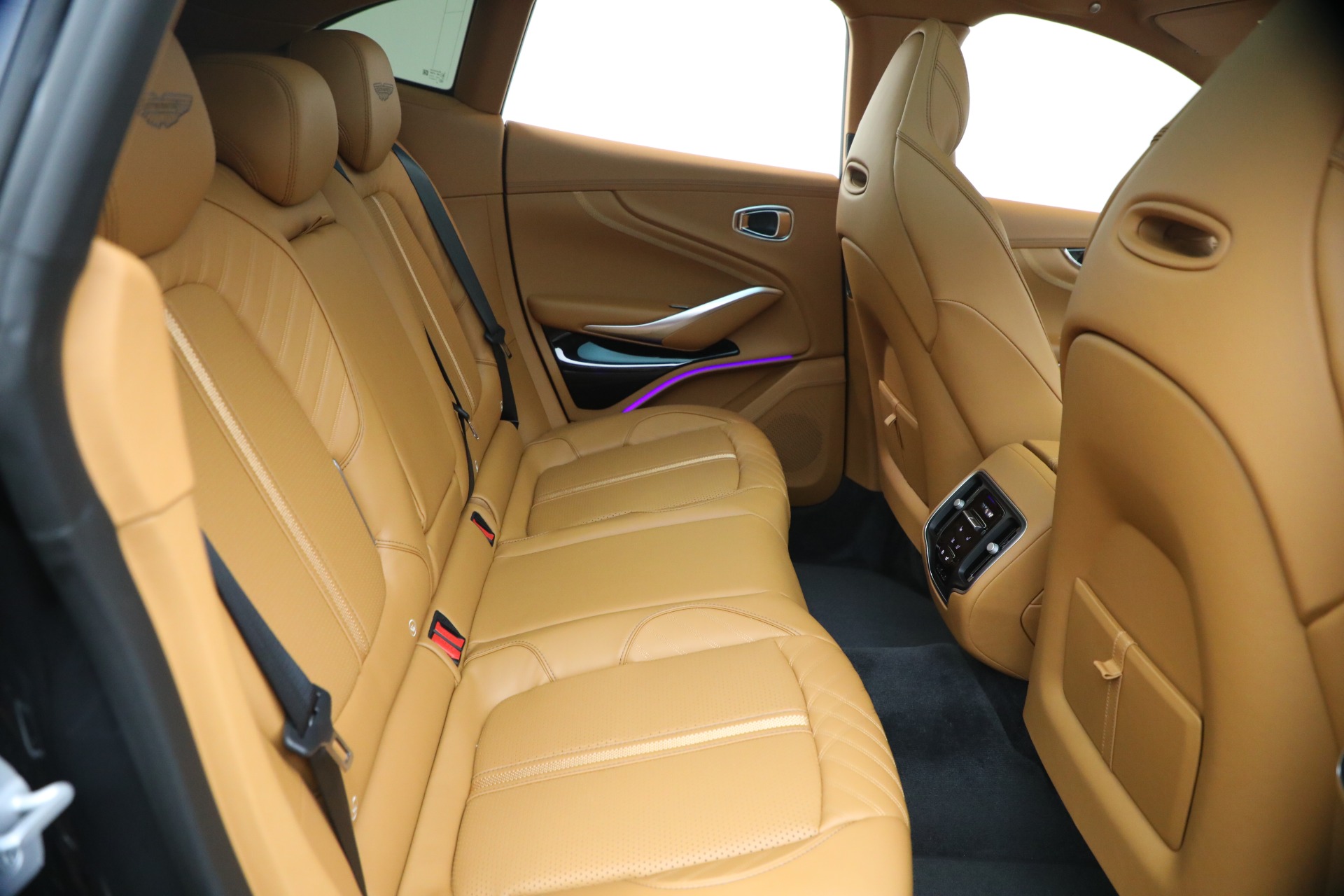 2026 Aston Martin DBX 707 - Photo 29