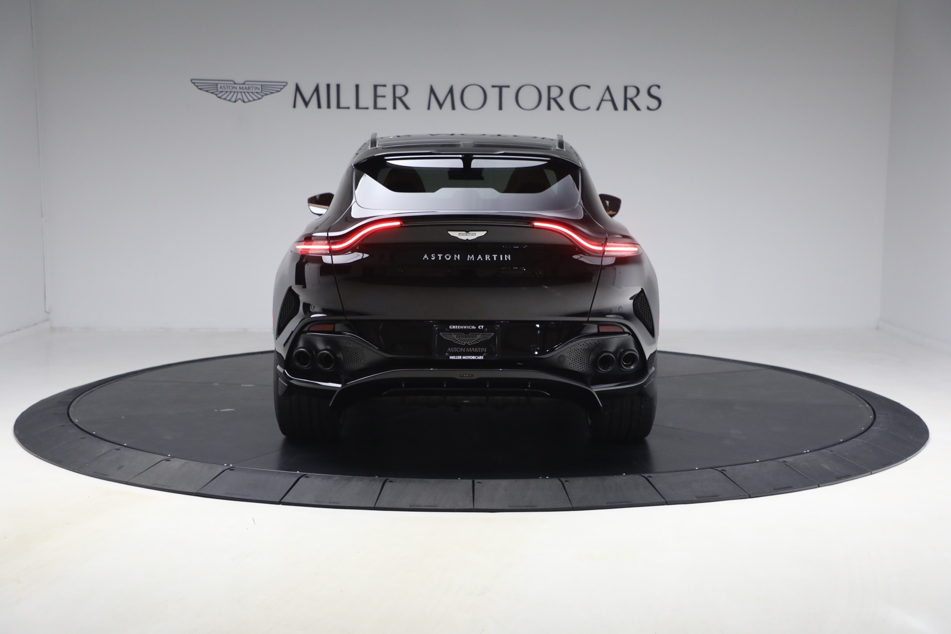2026 Aston Martin DBX 707 - Photo 6