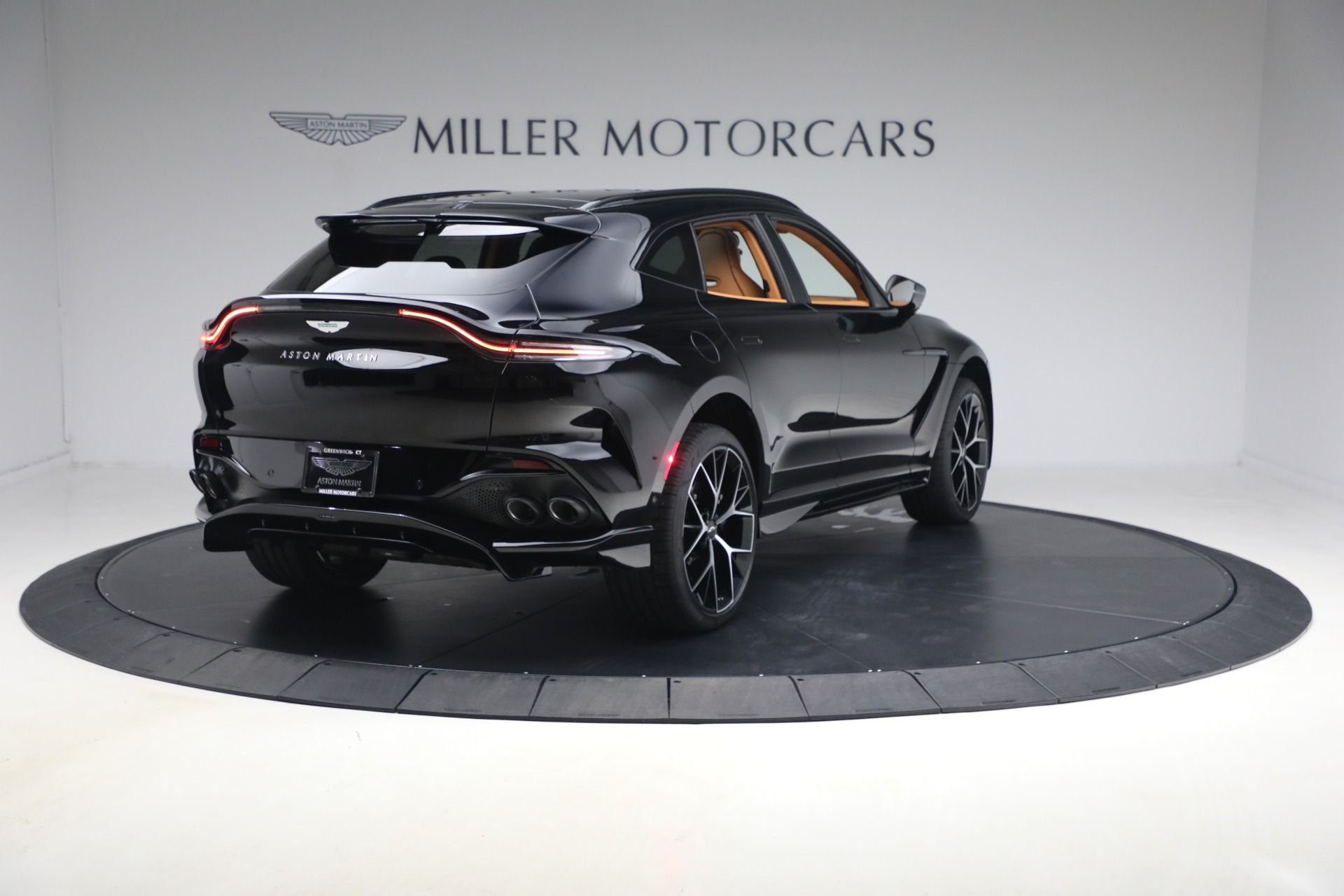 2026 Aston Martin DBX 707 - Photo 7
