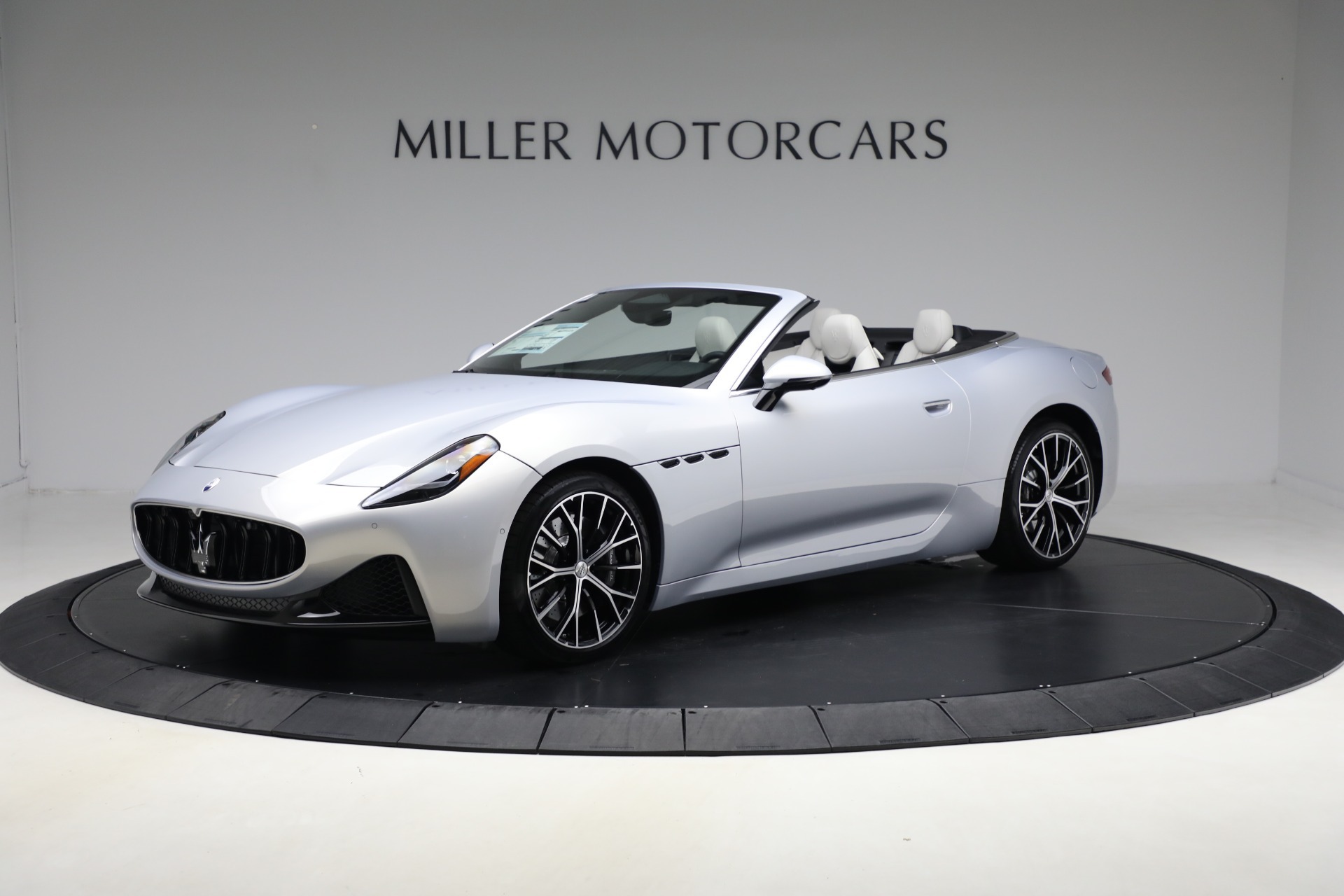 New 2026 Maserati GranCabrio Modena for sale $165,455 at McLaren Greenwich in Greenwich CT 06830 1