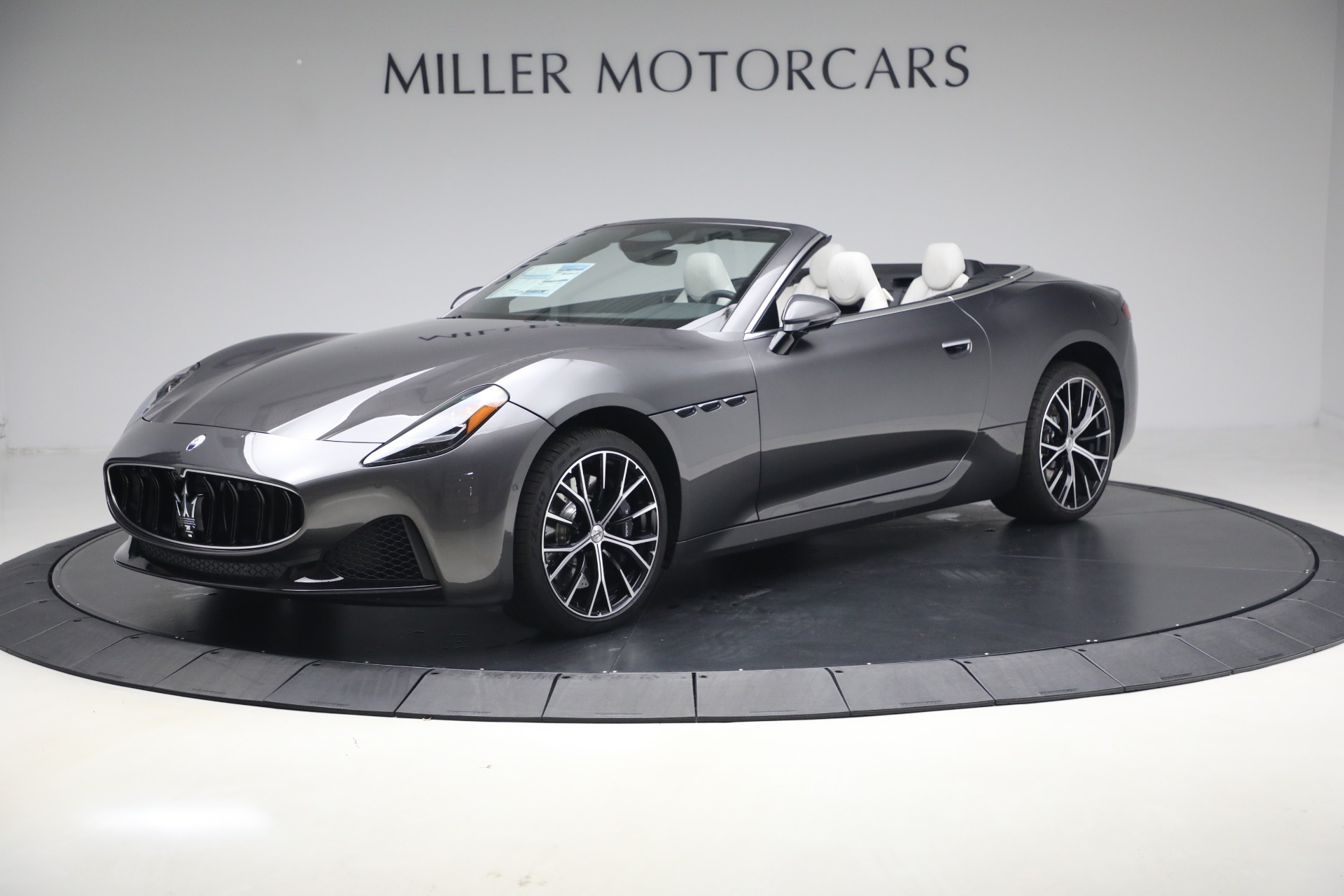New 2026 Maserati GranCabrio Modena for sale $167,125 at McLaren Greenwich in Greenwich CT 06830 1