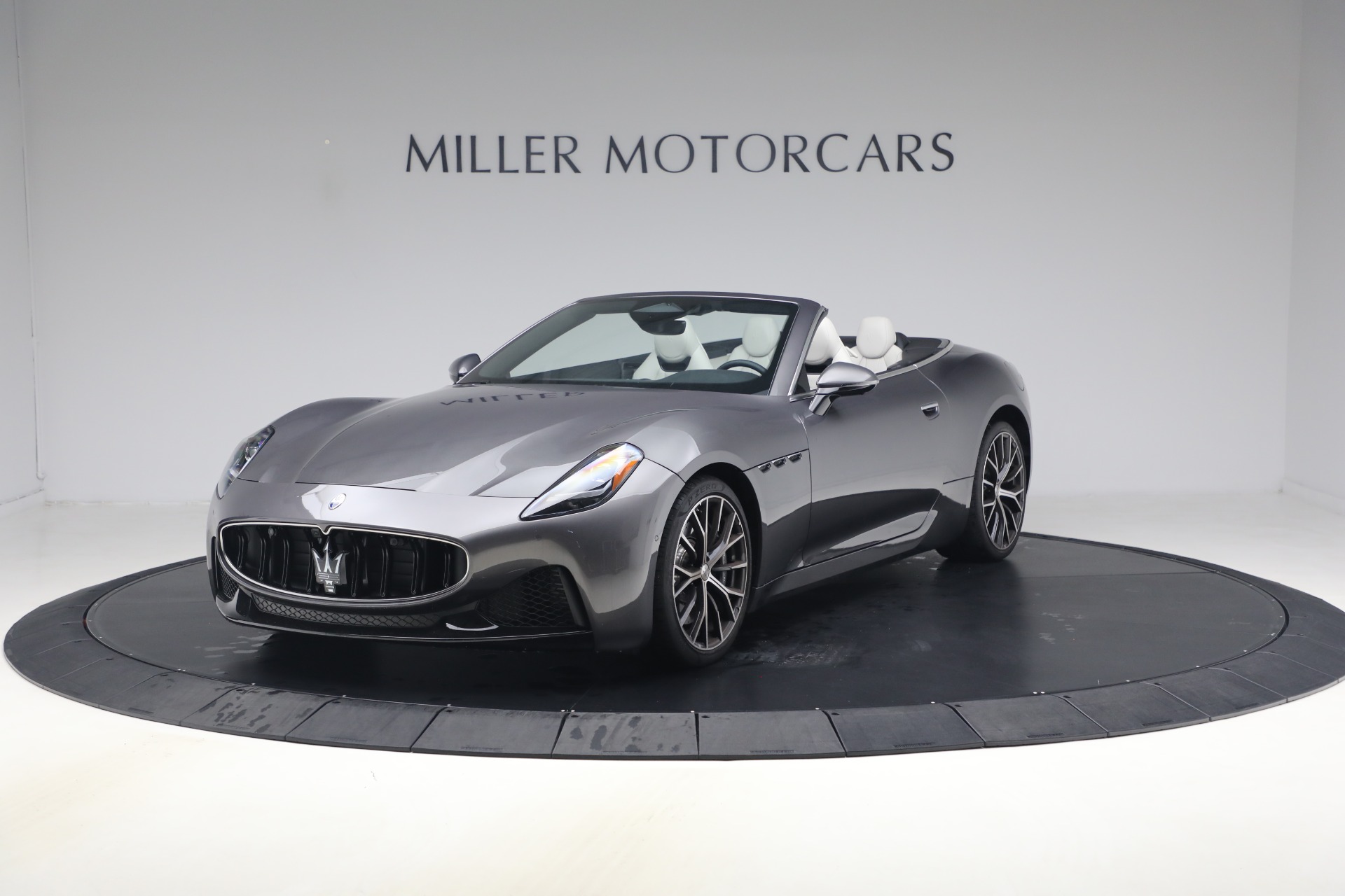 Used 2026 Maserati GranCabrio Modena for sale $139,900 at McLaren Greenwich in Greenwich CT 06830 1