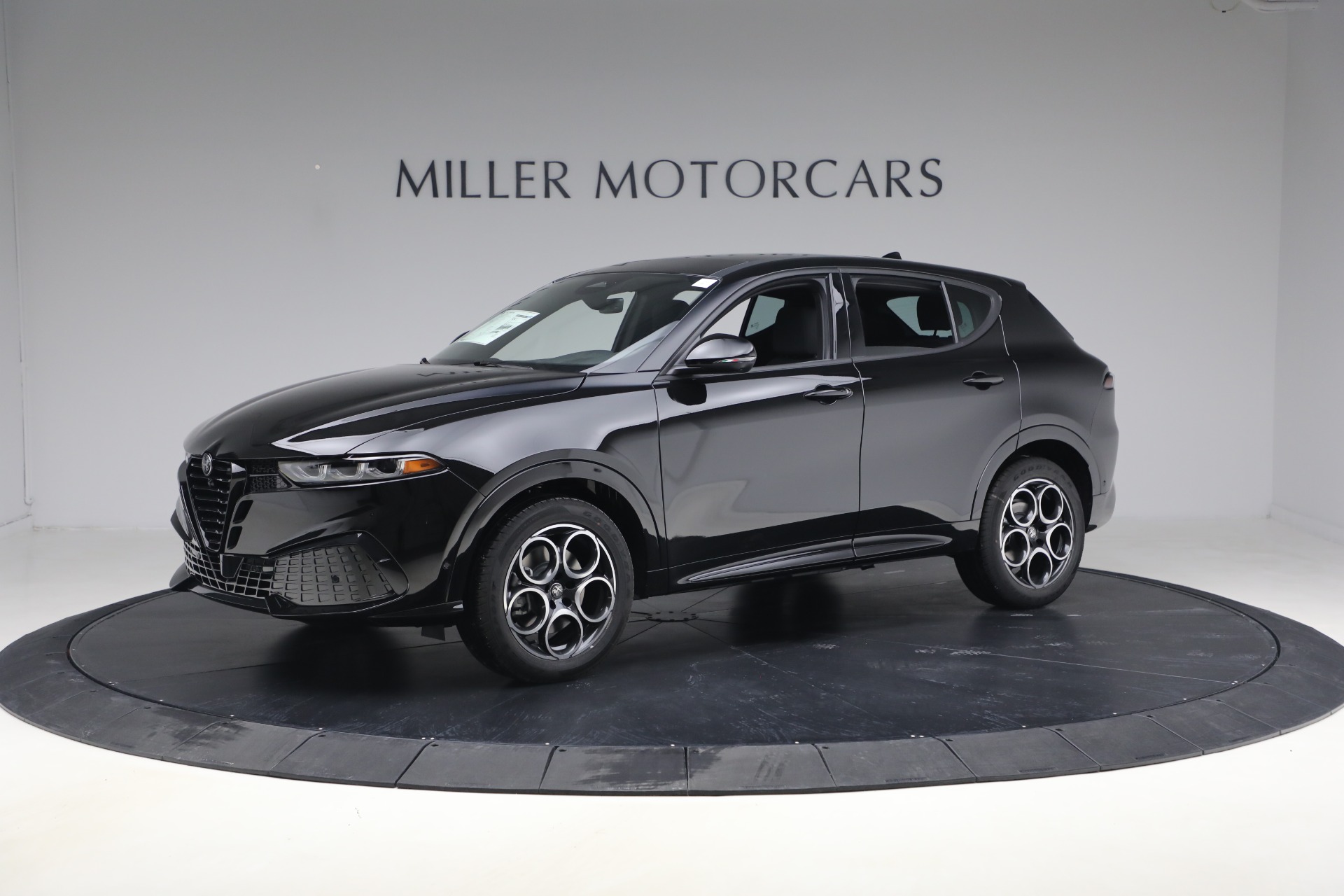 New 2026 Alfa Romeo Tonale Sprint for sale $43,690 at McLaren Greenwich in Greenwich CT 06830 1