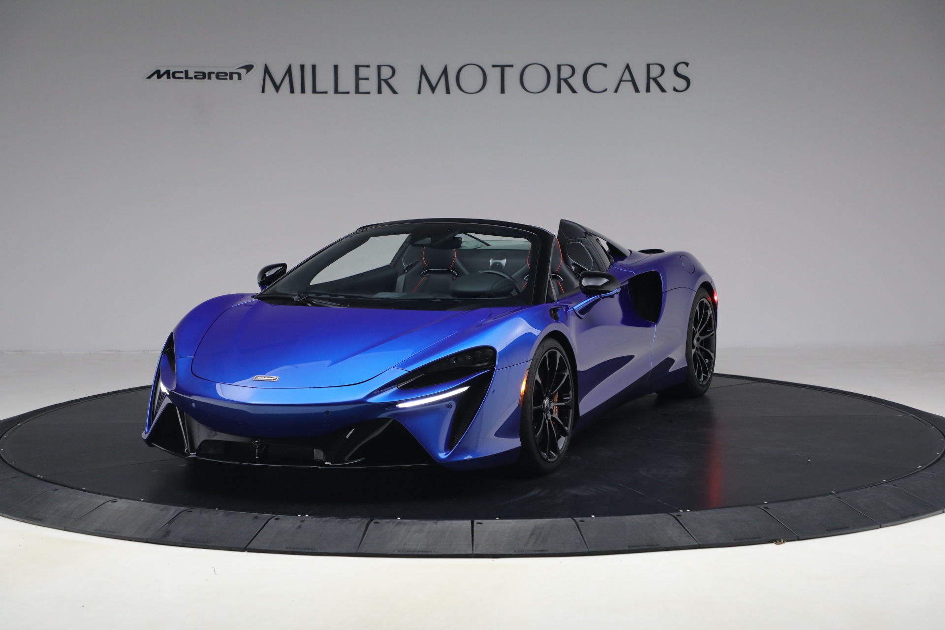 Used 2025 McLaren Artura Spider TechLux for sale $231,900 at McLaren Greenwich in Greenwich CT 06830 1