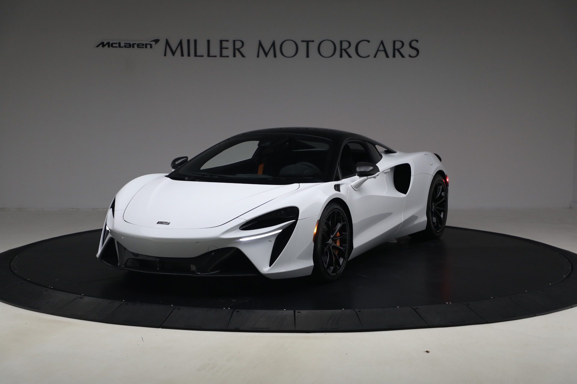 Used 2023 McLaren Artura for sale $184,900 at McLaren Greenwich in Greenwich CT 06830 1