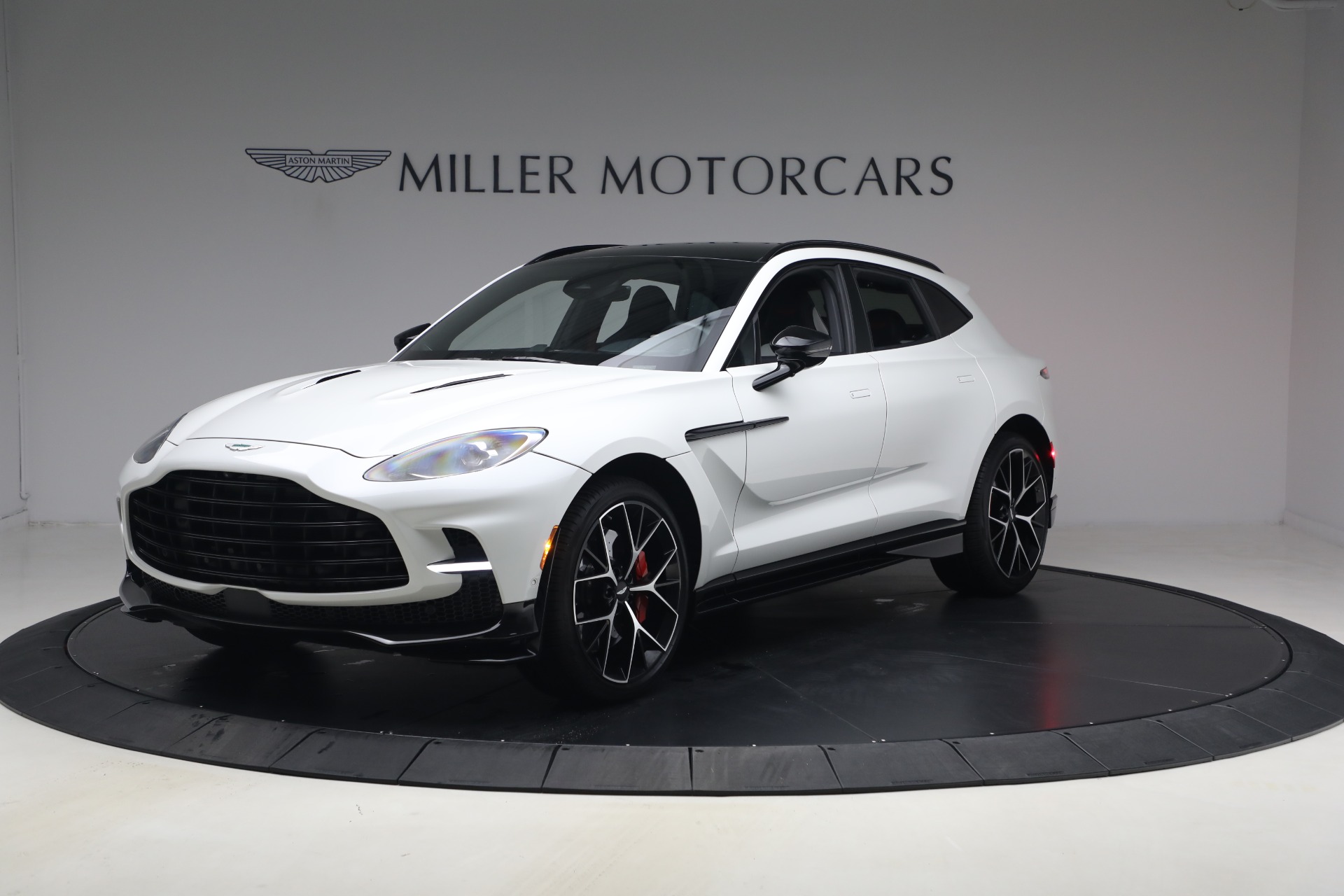 Used 2025 Aston Martin DBX 707 for sale $222,900 at McLaren Greenwich in Greenwich CT 06830 1