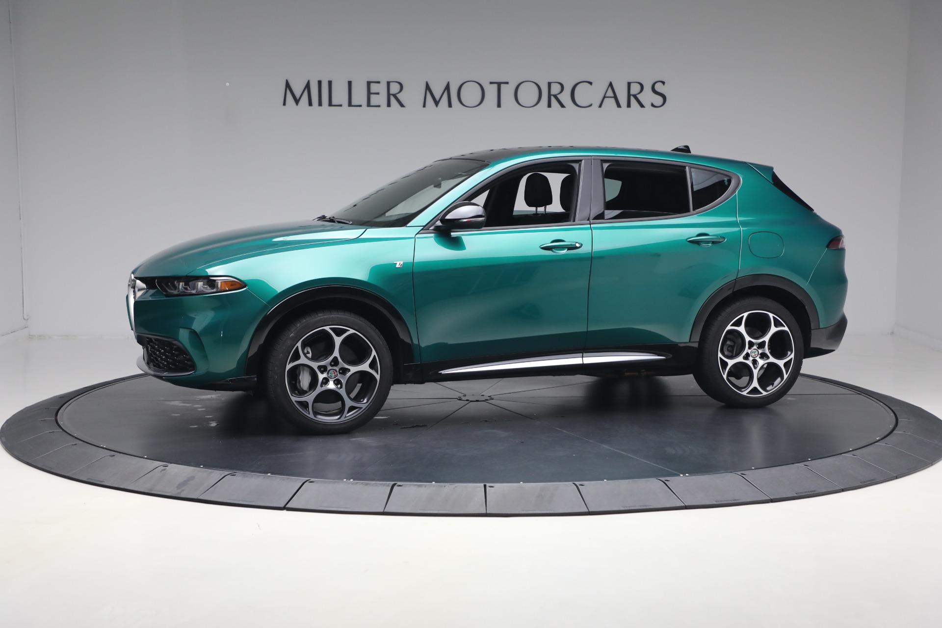 Used 2024 Alfa Romeo Tonale Hybrid Ti for sale $30,900 at McLaren Greenwich in Greenwich CT 06830 1