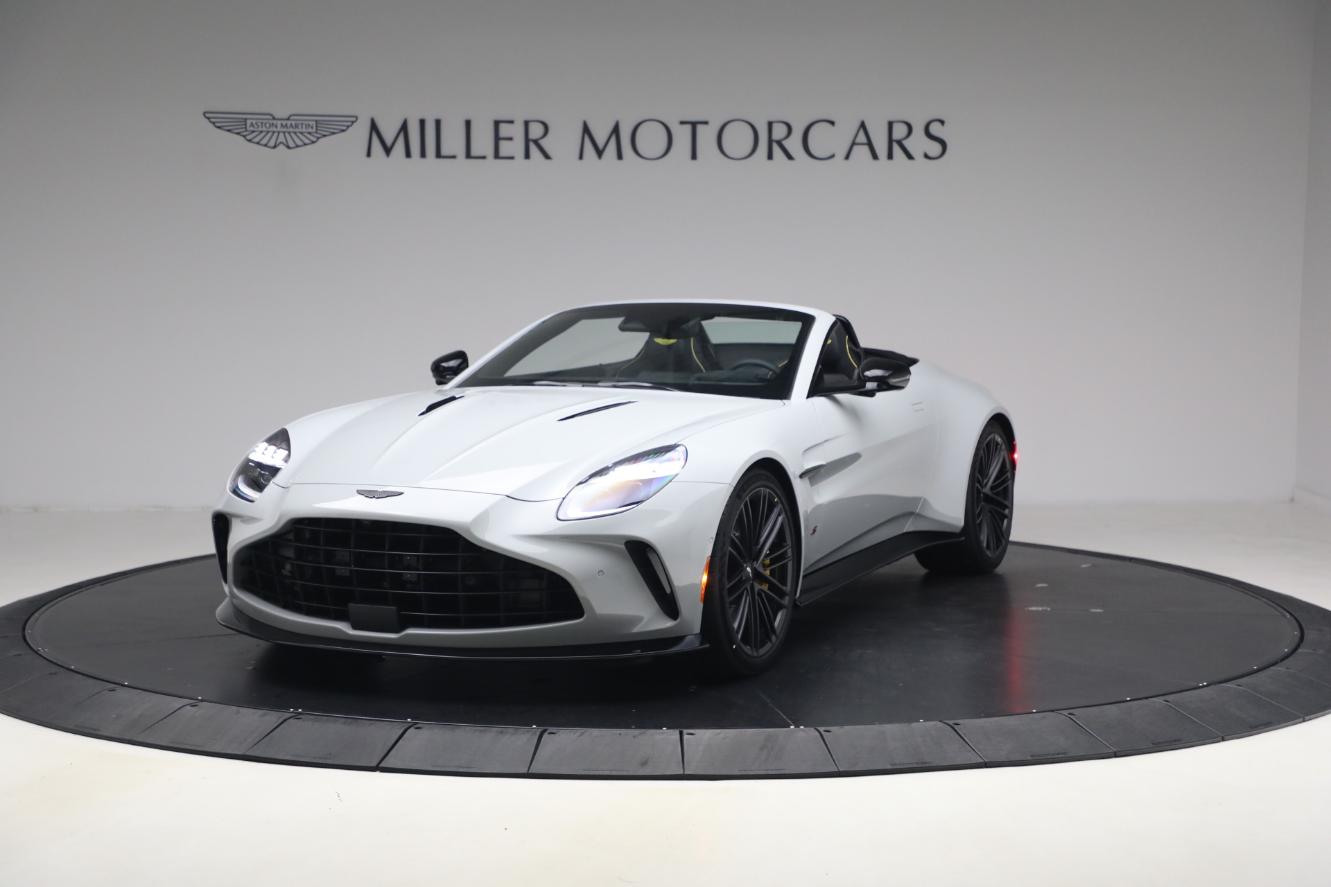 New 2026 Aston Martin Vantage S Roadster for sale $261,400 at McLaren Greenwich in Greenwich CT 06830 1