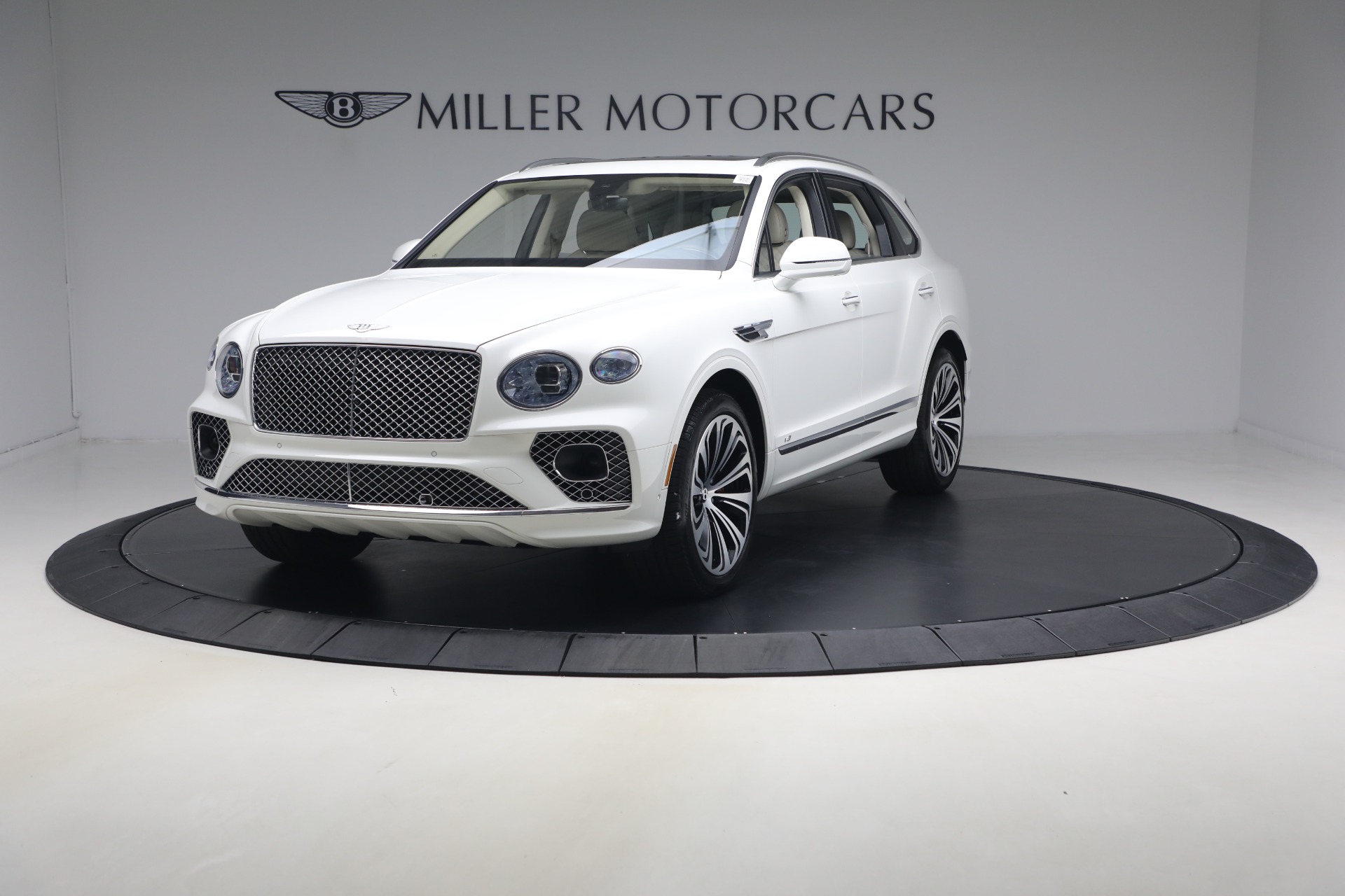 Used 2022 Bentley Bentayga V8 for sale $137,900 at McLaren Greenwich in Greenwich CT 06830 1