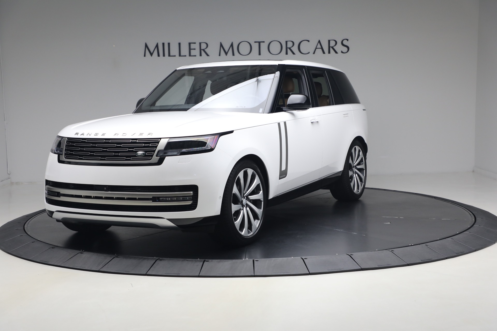 Used 2023 Land Rover Range Rover P530 Autobiography for sale $99,900 at McLaren Greenwich in Greenwich CT 06830 1