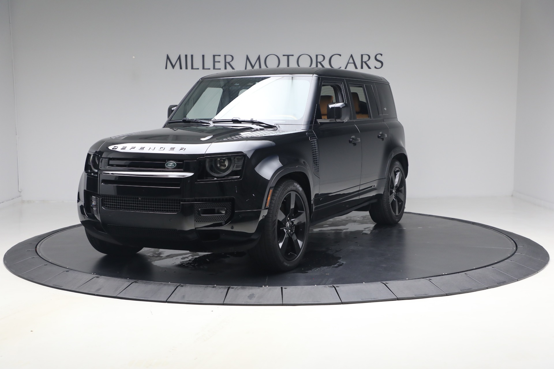 Used 2024 Land Rover Defender 110 V8 P525 for sale $84,900 at McLaren Greenwich in Greenwich CT 06830 1